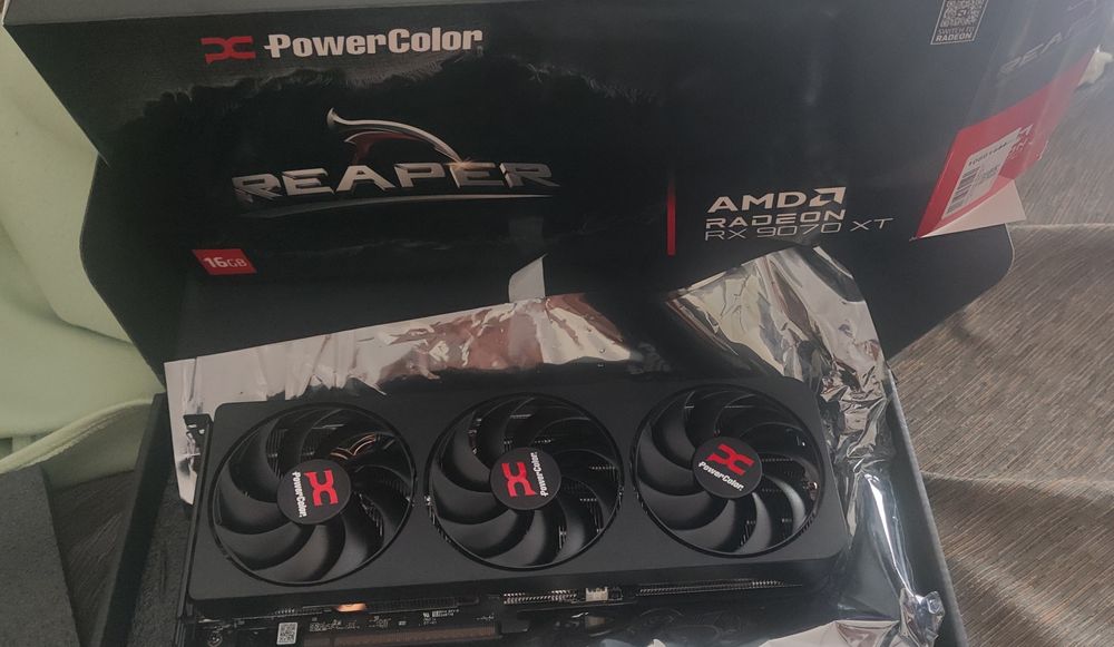 Gráfica PowerColor Radeon RX 9070 XT Reaper 16GB GDDR
como nova na caixa  só só utilizada uma vez
3 anos de garantia ainda
nova na caixa
