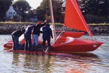 Trimaran desportivo Magnum 21