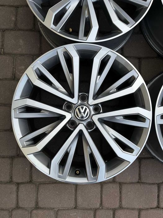 Oryginalne alufelgi Vw 5x112 18 cali Bicolor T-Roc Passat Ateca