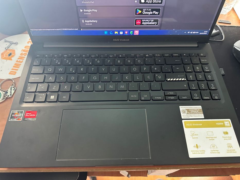 ASUS Vivobook 15 OLED M1505YA-R77AOHDPB2 – Como Novo | Ryzen 7 | 16GB RAM | OLED 2.8K | Garantia
