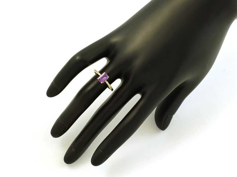 Pierścionek złoty z ametystem i cyrkoniami PR 585