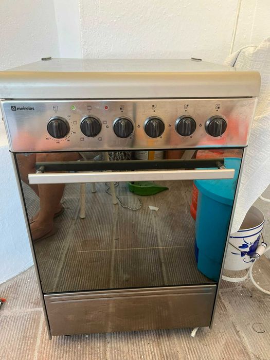 Fogão com forno Meireles