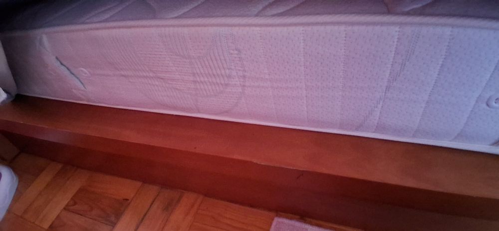 Cama de casal em cerejeira