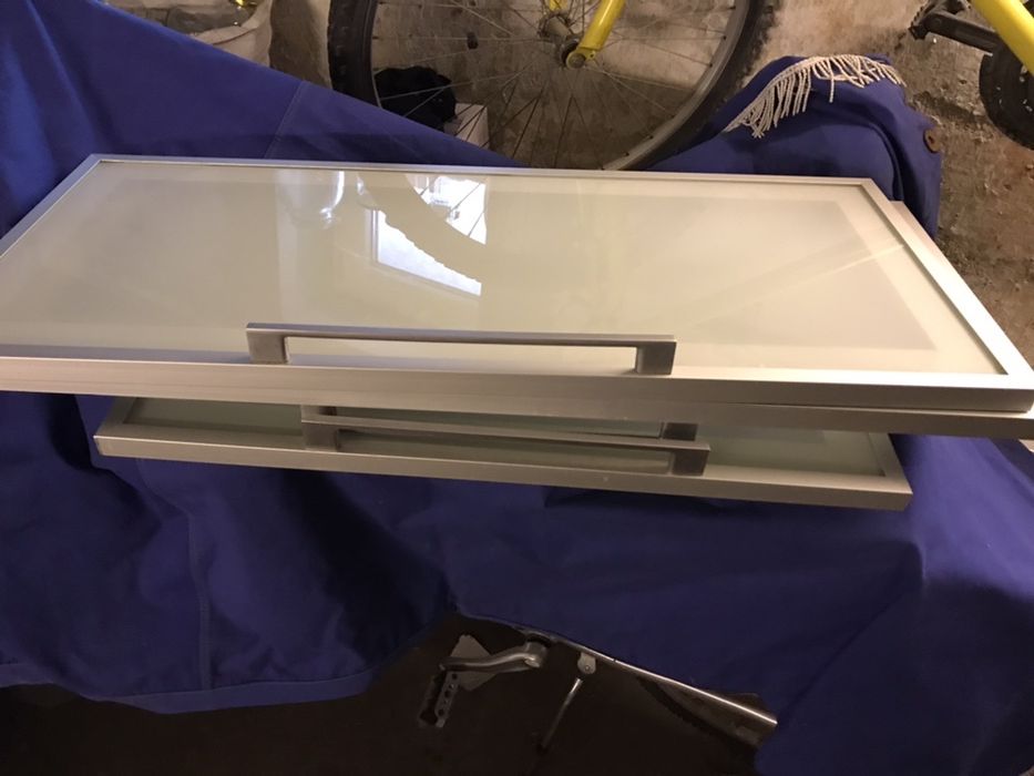 Fronty aluminium białe szkło kuchnia