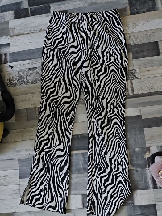 Spodnie dzwony zebra