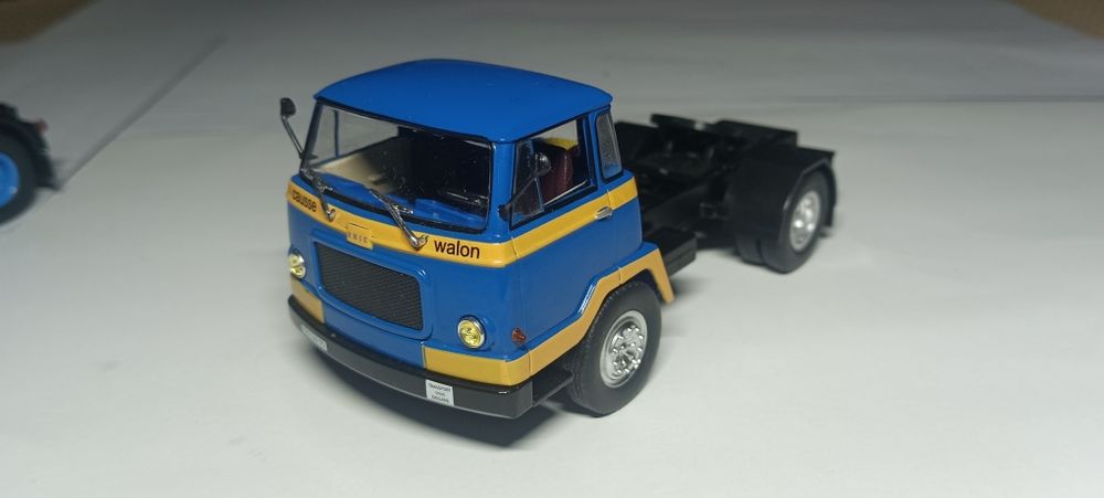 Camiões escala 1/43