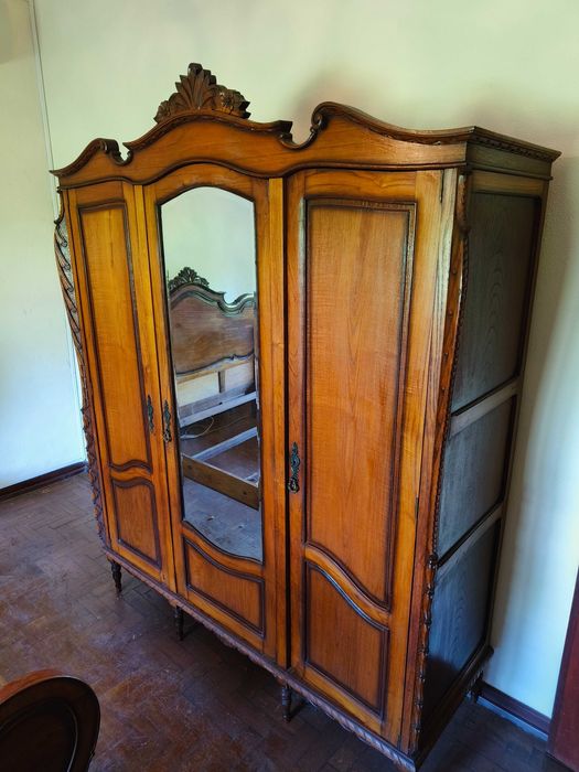 Conjunto de Quarto Vintage em Madeira