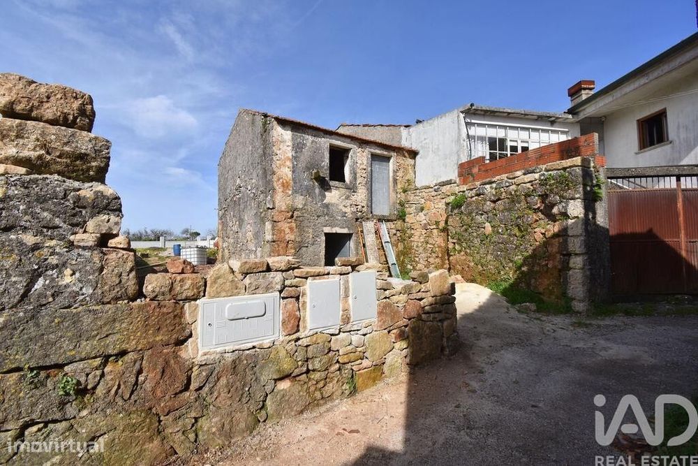 Casa / Villa em São Miguel, Santa Eufémia e Rabaçal de 70 m2