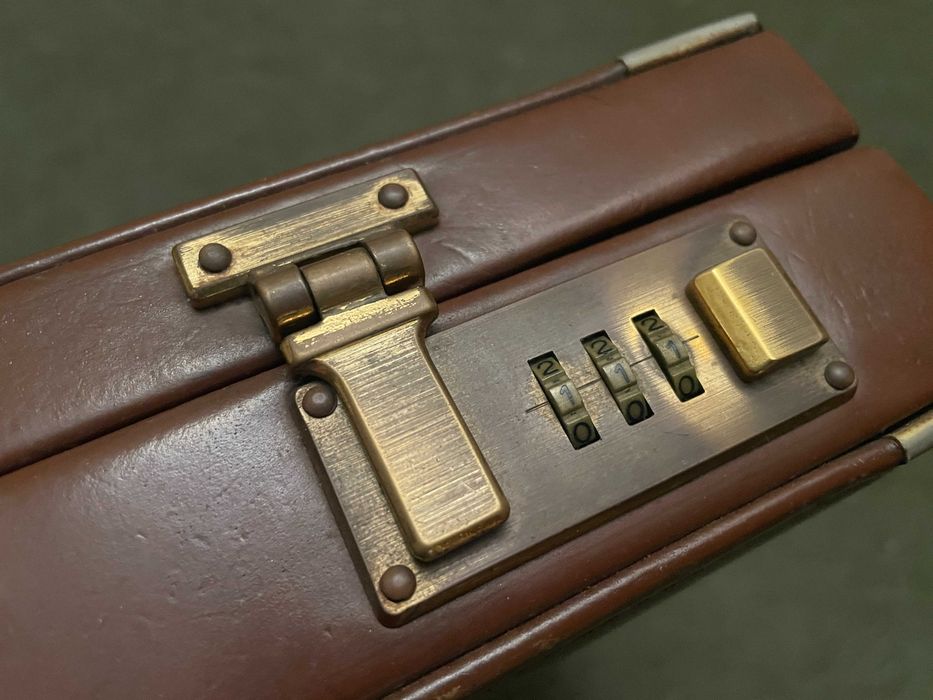 Pasta Executiva Vintage – Pele Castanha com Fecho de Combinação