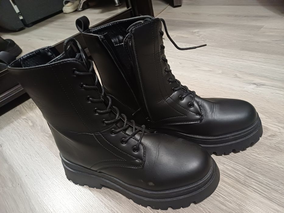Нові кожані сапоги