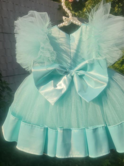Продам платтячко дівчинці на 1 рік. Одягали один раз на 30 хвилин.