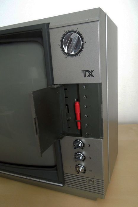 Televisão vintage - 1984 - Philips TX 14''- 35cm preto e branco - retro gaming