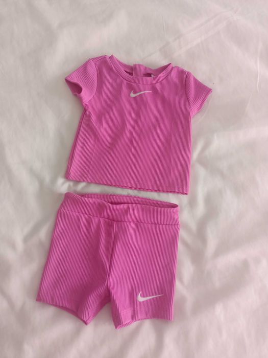 Komplet Nike dla dziewczynki, rozm.68/74