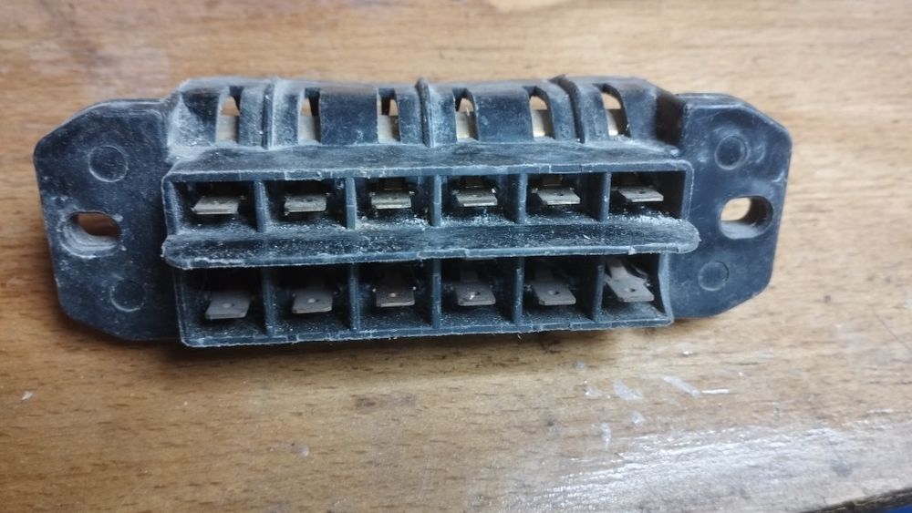 Блок запобіжників ВАЗ 2106