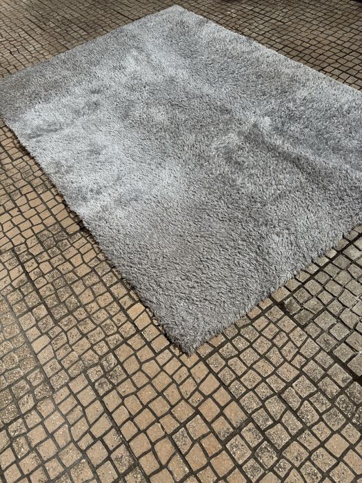 Tapete cinzento para quarto ou sala