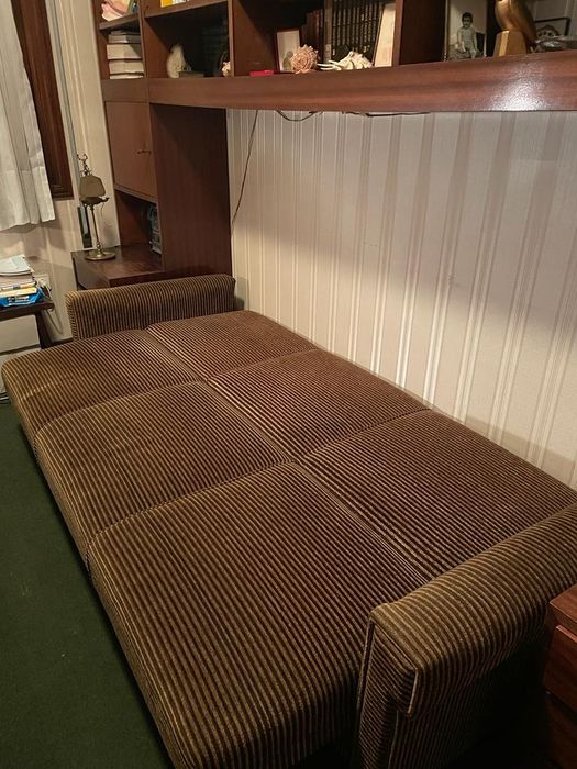 Sofá cama em bom estado de conservação