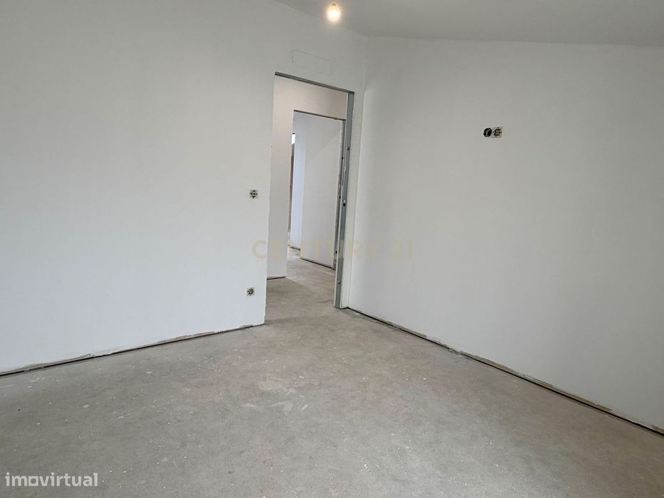 Moradia T3 totalmente remodelada | Lote 1.933m² | Alhadas, Figueira da