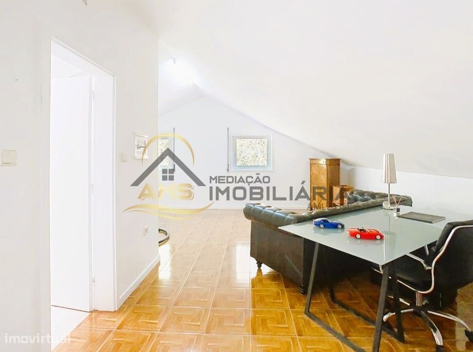 Moradia Independente Com Anexo Transformado Em T1