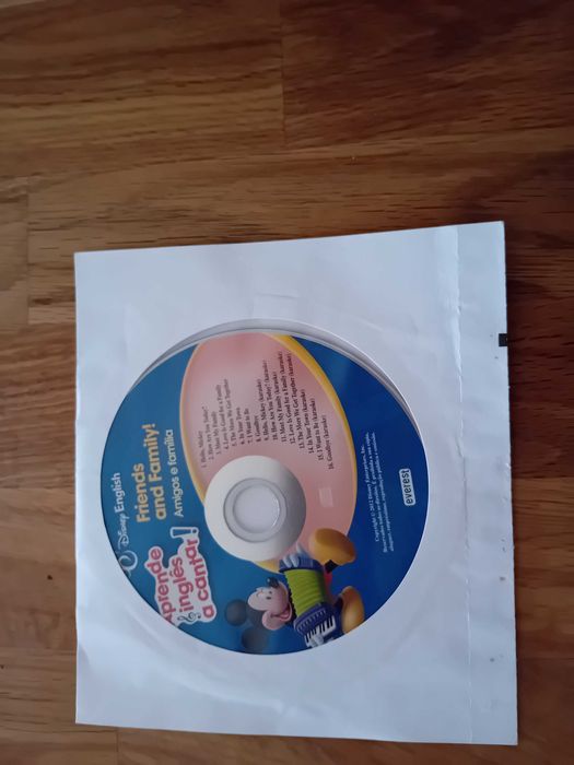 Livro Disney - Aprende  Inglês a Cantar! Amigos e Família