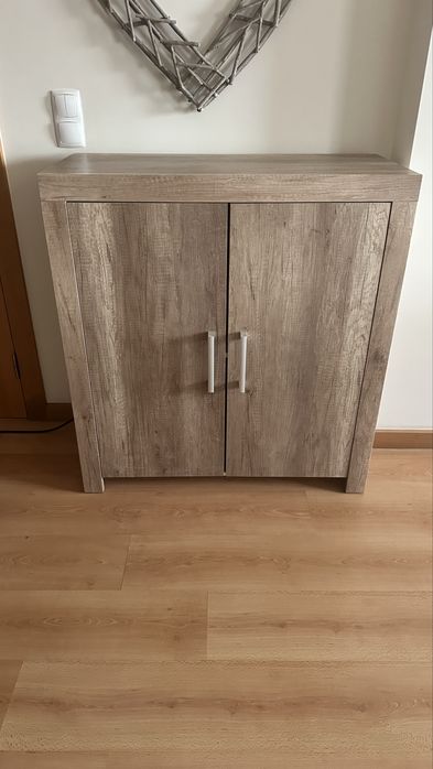 Móvel aparador com 2 portas