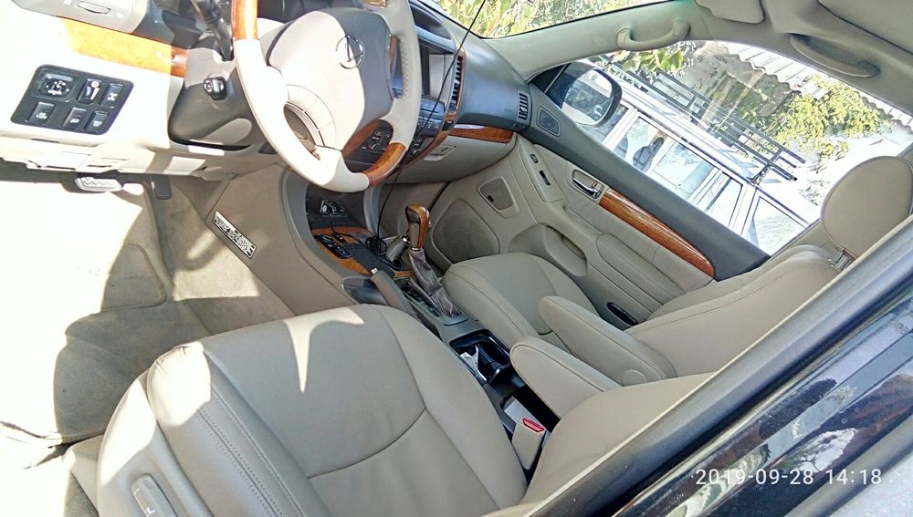 Перетяжка салона авто кожей