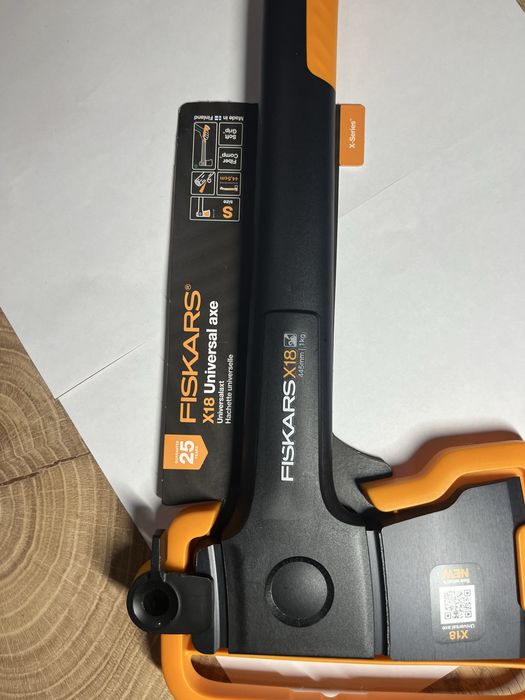 Сокира-колун Fiskars X18