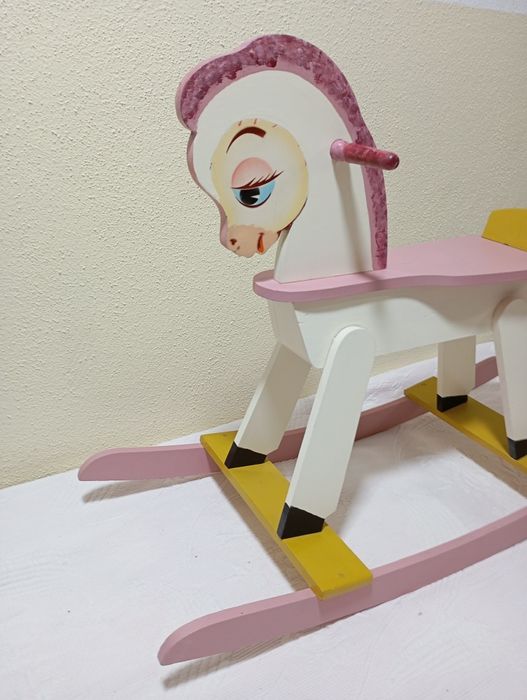 Cavalo madeira antigo