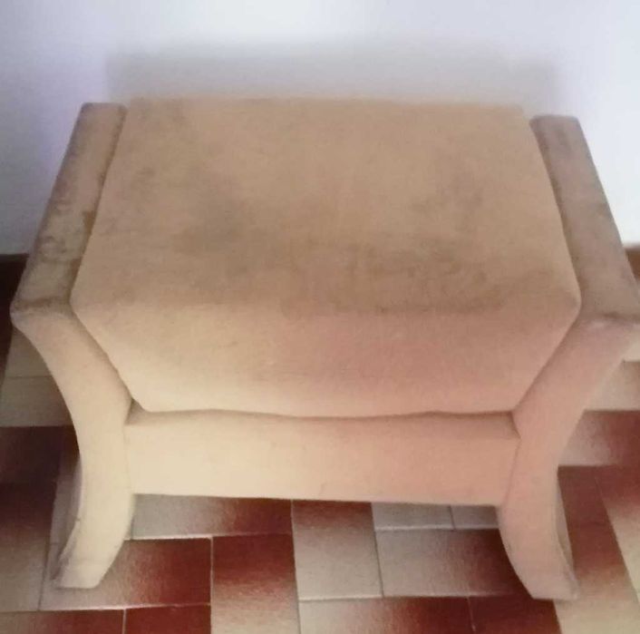 Conjunto SOFÁ Portugal (2 e 1 lugar) + Puff