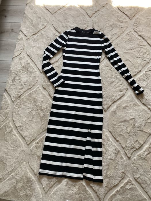 Sukienka wiosenna midi rozciecie