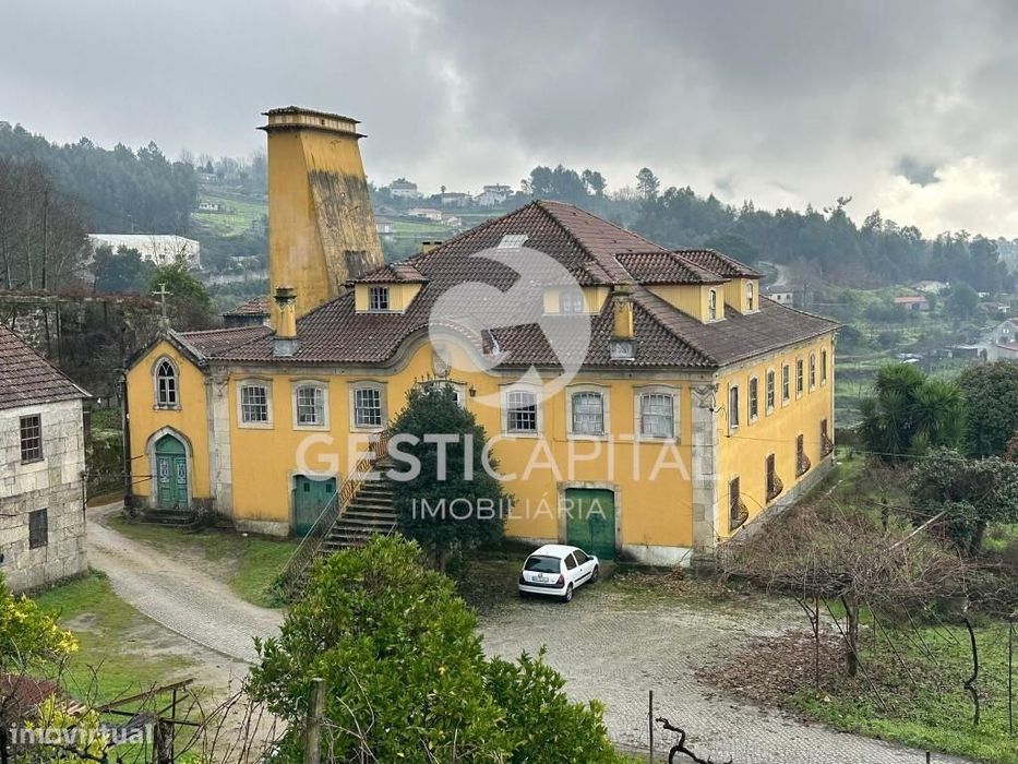 Casa de Quintã – Solar brasonado histórico com vinha em Marco de Canav