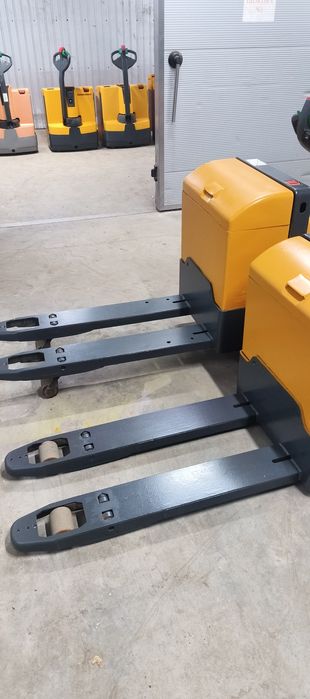 електричний візок Jungheinrich EJE 116 та  toyota  BT 160