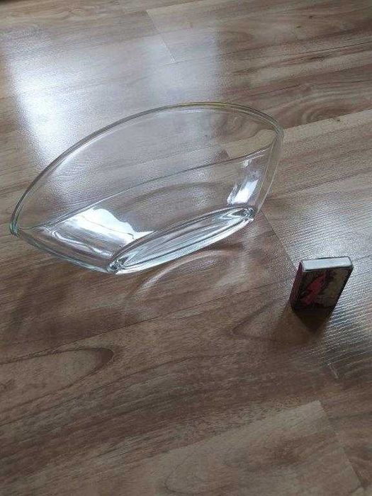 Salaterka z grubego szkła