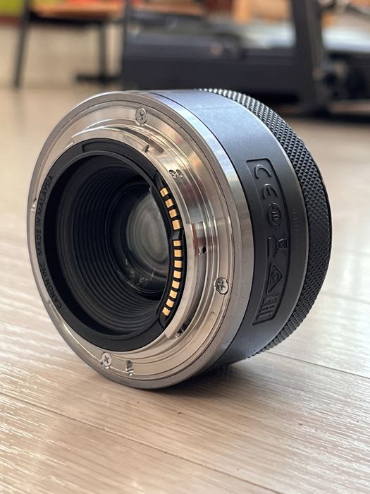 Canon RF 50mm 1.8