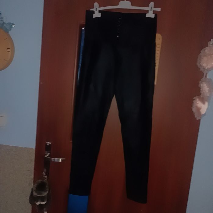 Leginsy ekoskora. Modelujące