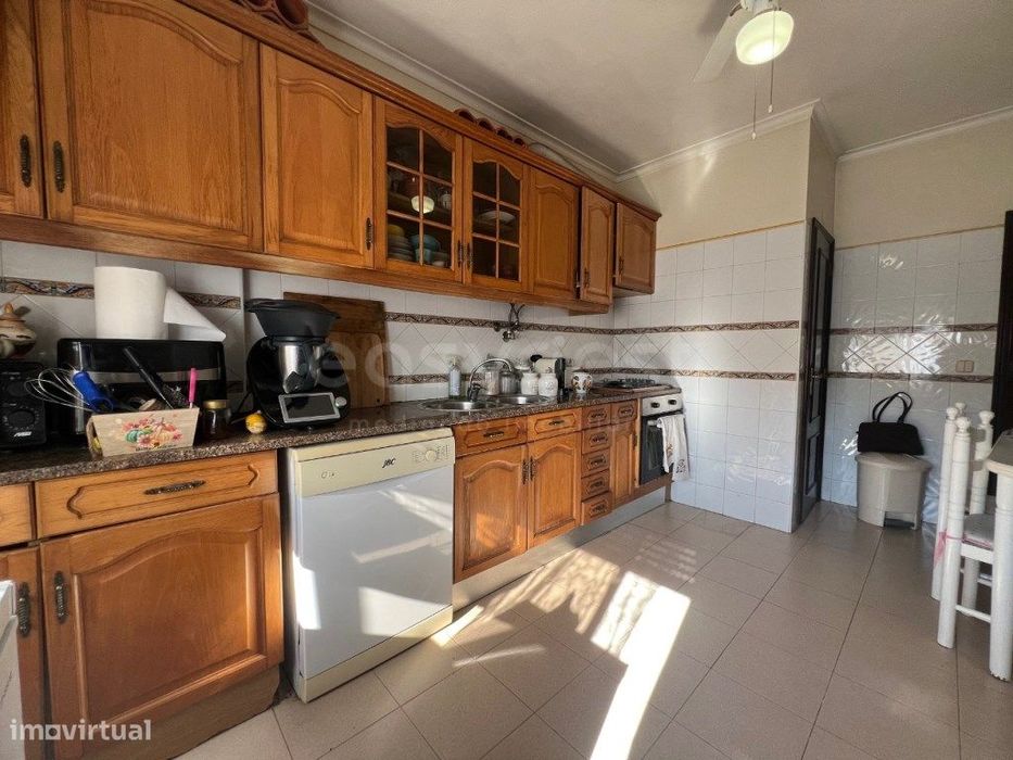 Apartamento T2 no centro do Samouco com elevador.