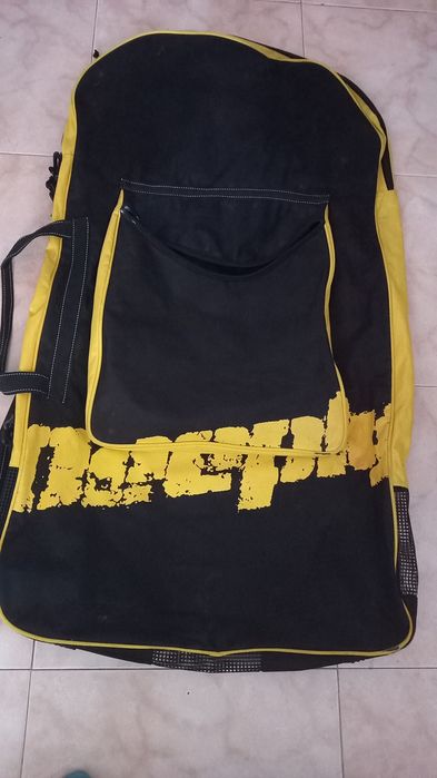 Vendo mochila de Bodyboard, muito barata