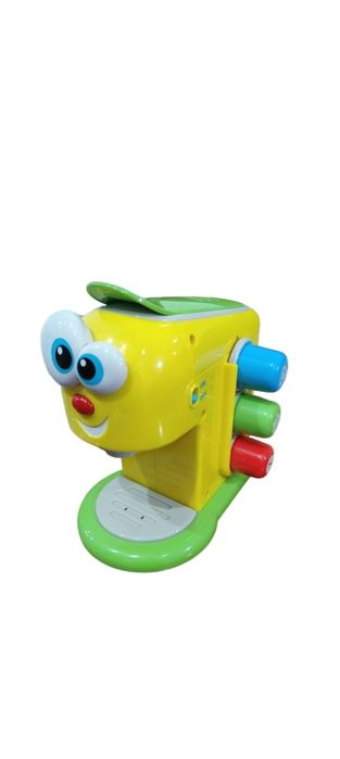 Ekspres do kawy Dumel mówi edukacyjny