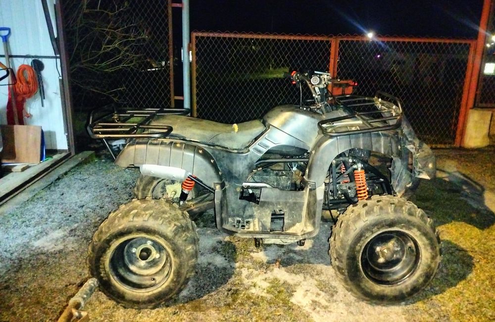 Sprzedam quada hummer z silnikiem
