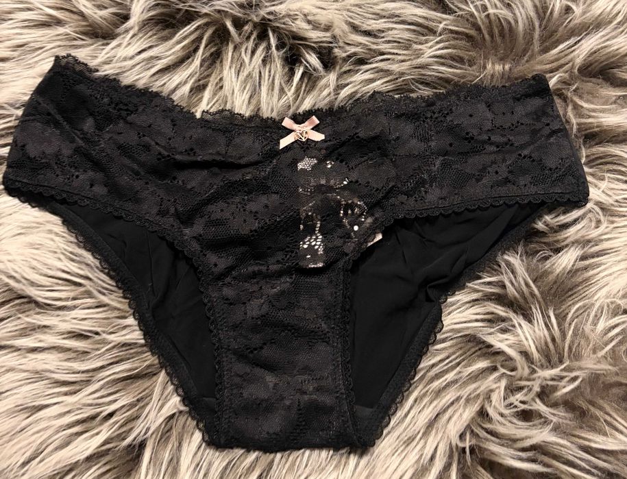 Czarne majtki Victoria’s Secret z koronką i kokardką – rozmiar S (nowe z metką)