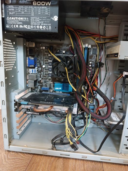 Komputer AMD FX4300 4x3,8Ghz, radeon R7 370 2GB ,8GBddr3,120GB SSD