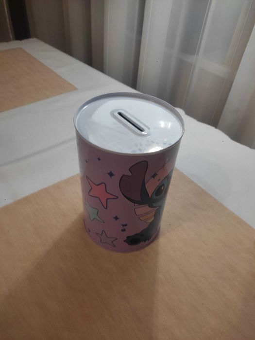 Piękna, metalowa skarbonka Stitch, nie używana