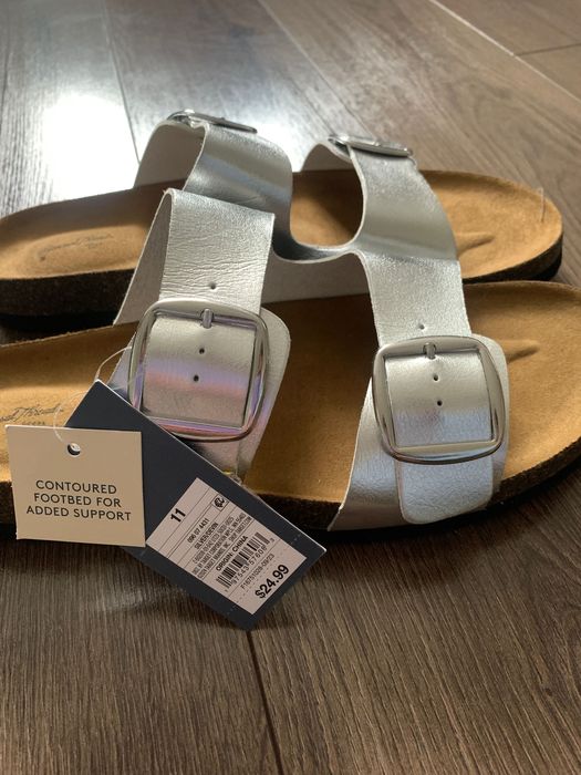 Шкіряні зручні шльопанці.