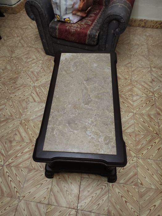 Mesa de centro para sala em madeira e mármore