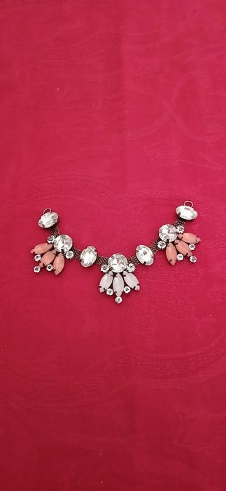 Colar Zara, para camisola