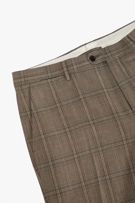 Fato Zara novo Calça tamanho  38 Blazer 48 por estrear