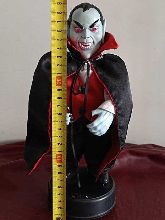 Vampiro antigo eletrónico com luz e som na caixa