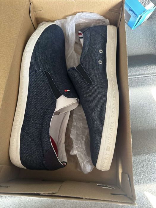 TOMMY Hilfiger , кеди ,нові ,44 розмір На вузьку ніжку