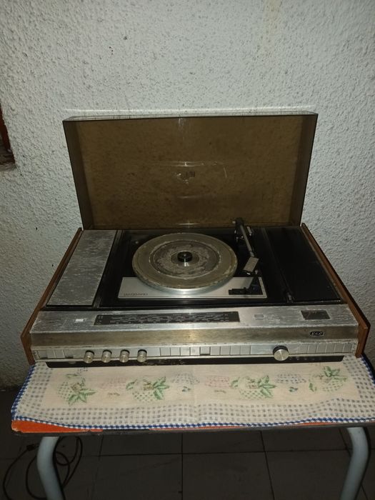 Gira discos garrard com amplificador