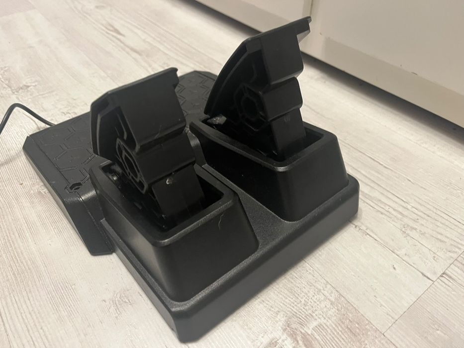 Thrustmaster T128 z oryginalnymi pedałami