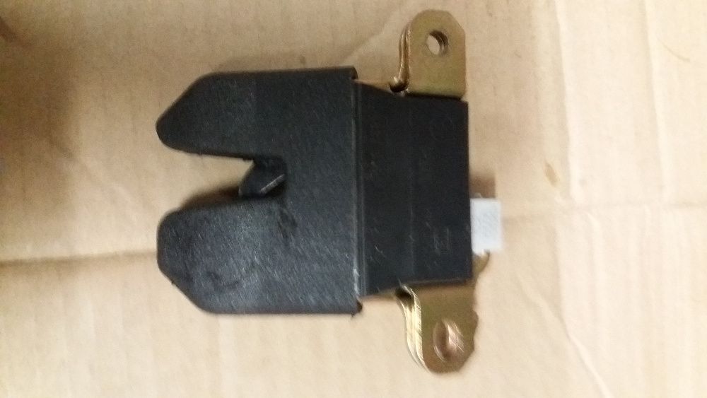Fecho de mala vw passat de 2001a 2005